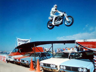 Illustration for article titled The Nine Lives of Evel Knievel, the Superstar Who Wanted to Jump the Grand Canyon